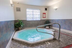 Indoor spa tub