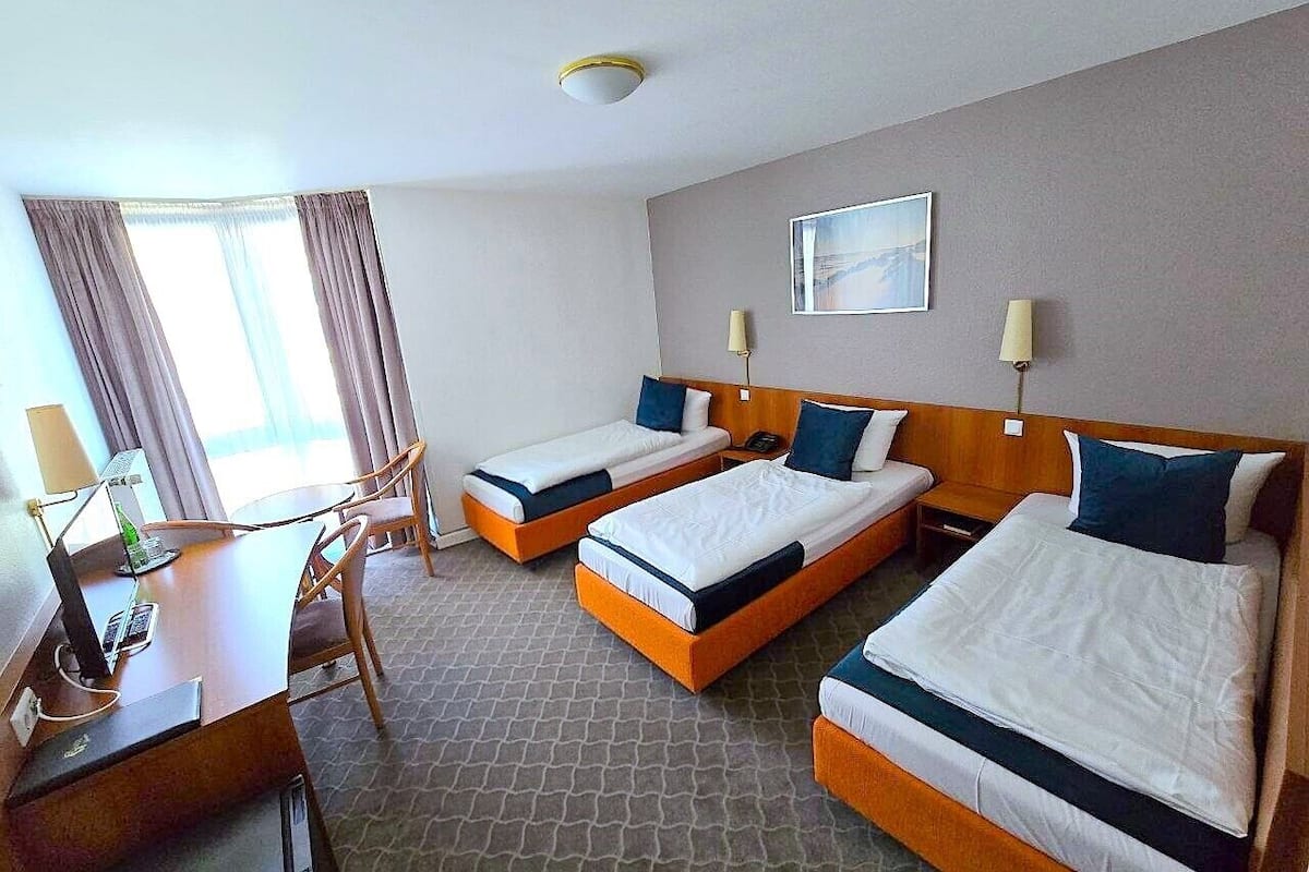 Triple Room | Desk, blackout curtains, soundproofing, iron/ironing board