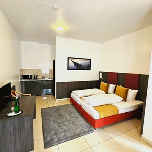 Desk, blackout curtains, soundproofing, iron/ironing board - Concorde Hotel Ascot (Düsseldorf)