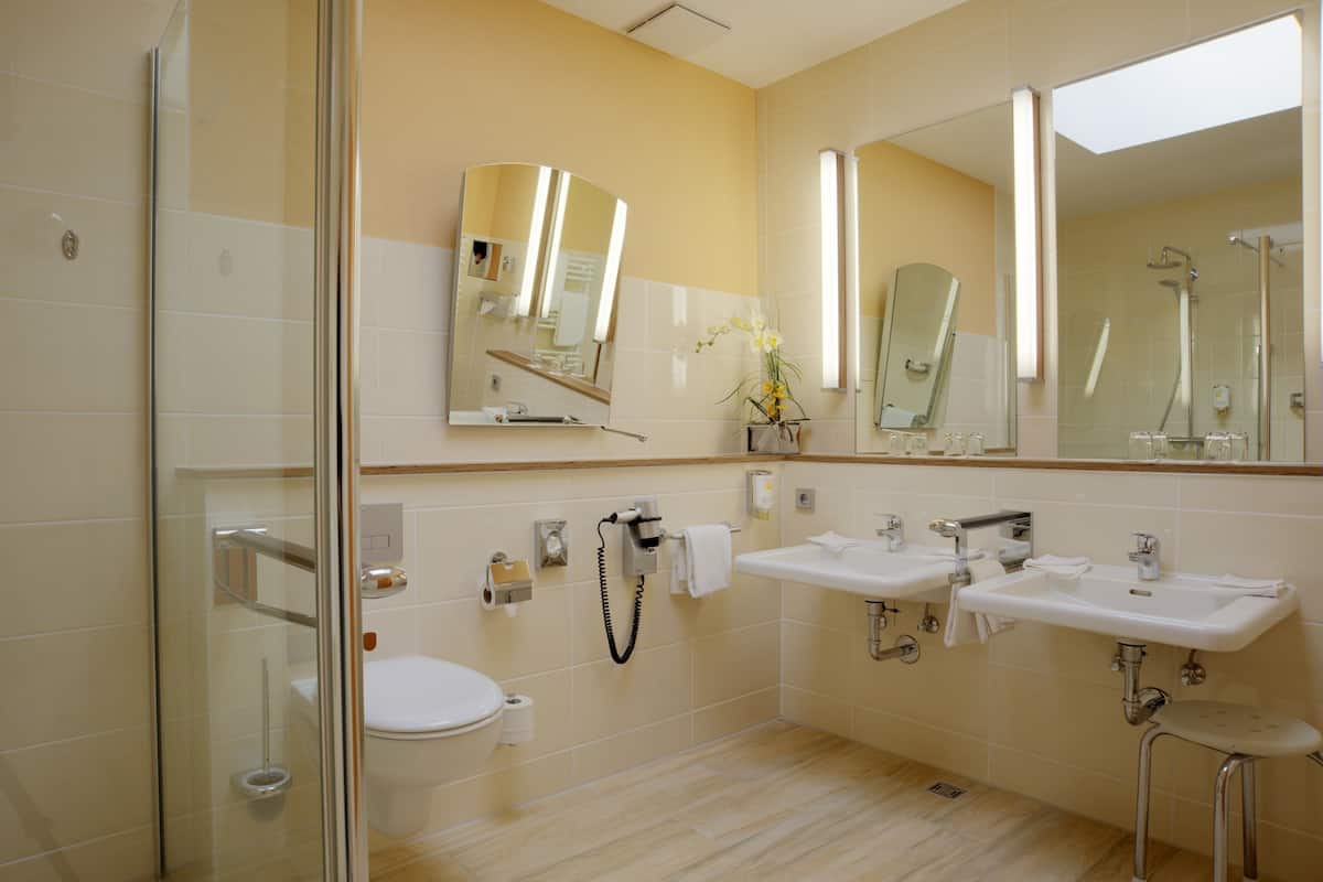 quadruple room | bathroom | rainfall showerhead, free toiletries, hair dryer, towels