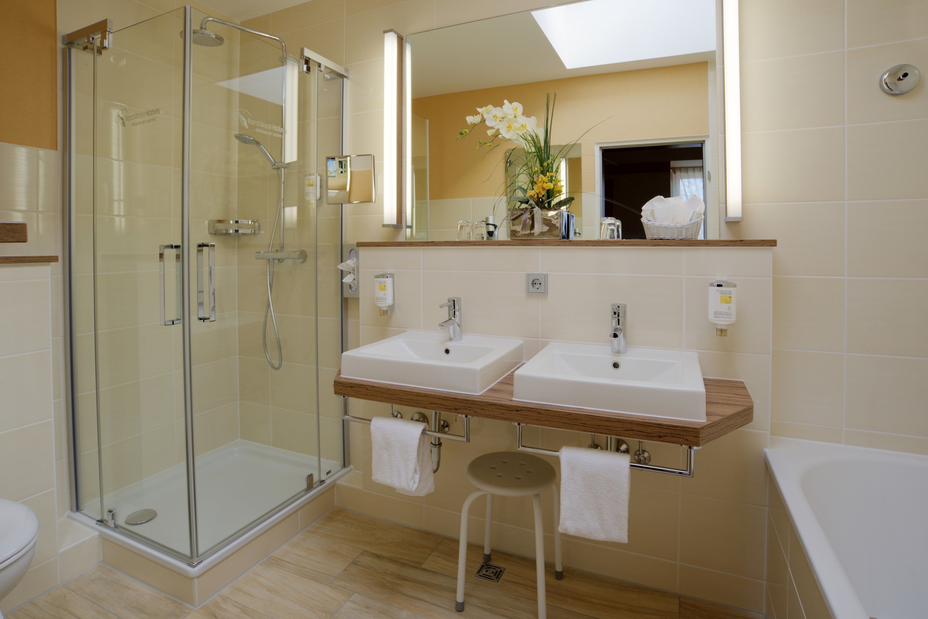 rainfall showerhead, free toiletries, hair dryer, towels