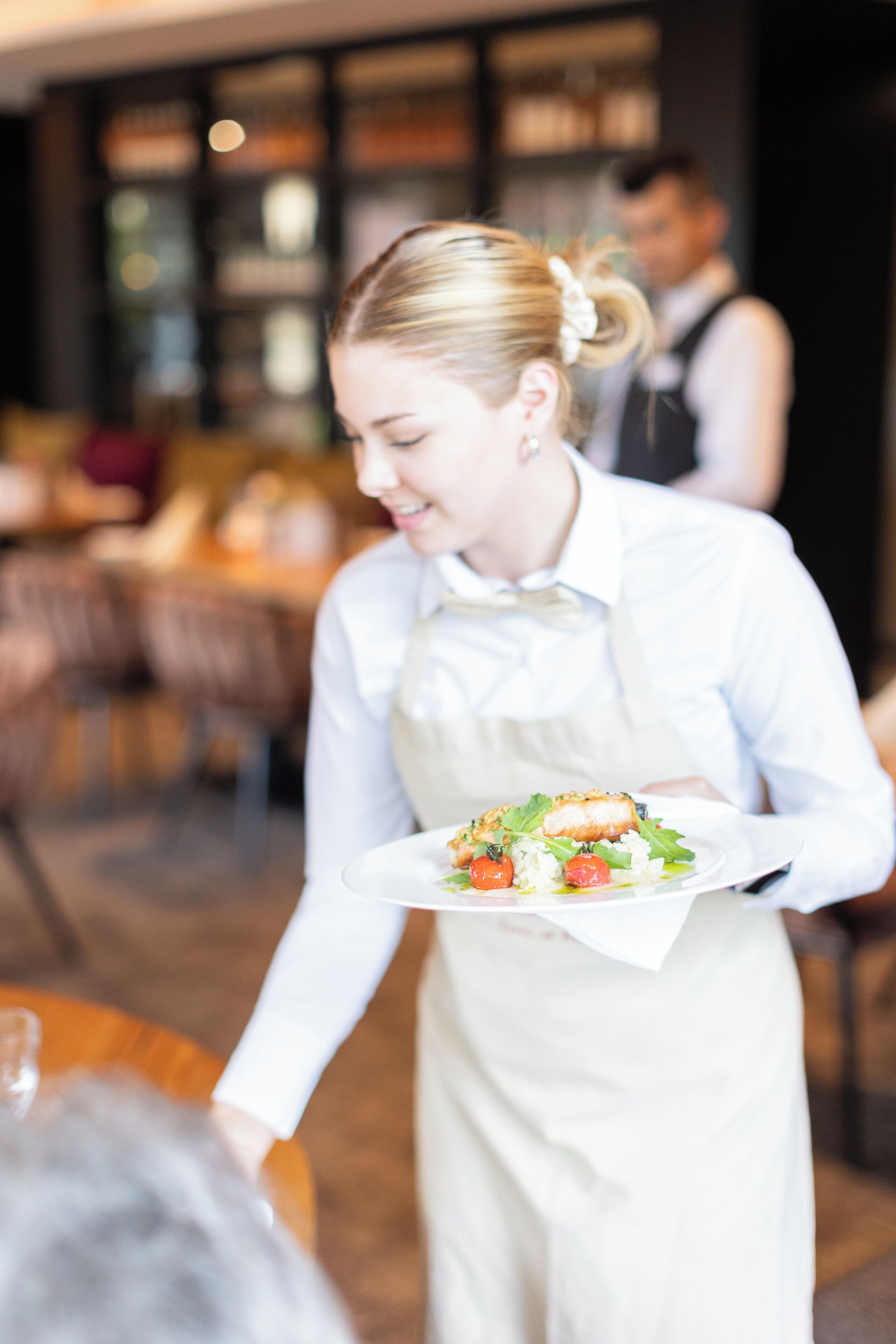 Petit déjeuner et déjeuner servis sur place, restauration en plein air 
