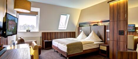 Minibar, coffres-forts dans les chambres, bureau, rideaux occultants