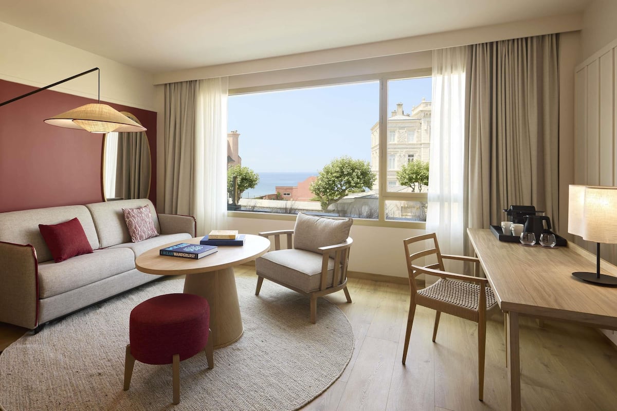 Deluxe Suite, 1 King Bed with Sofa bed, Ocean View