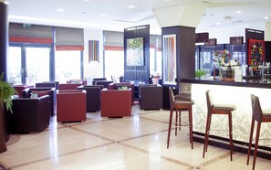 2 Bars/Lounges, Poolbar