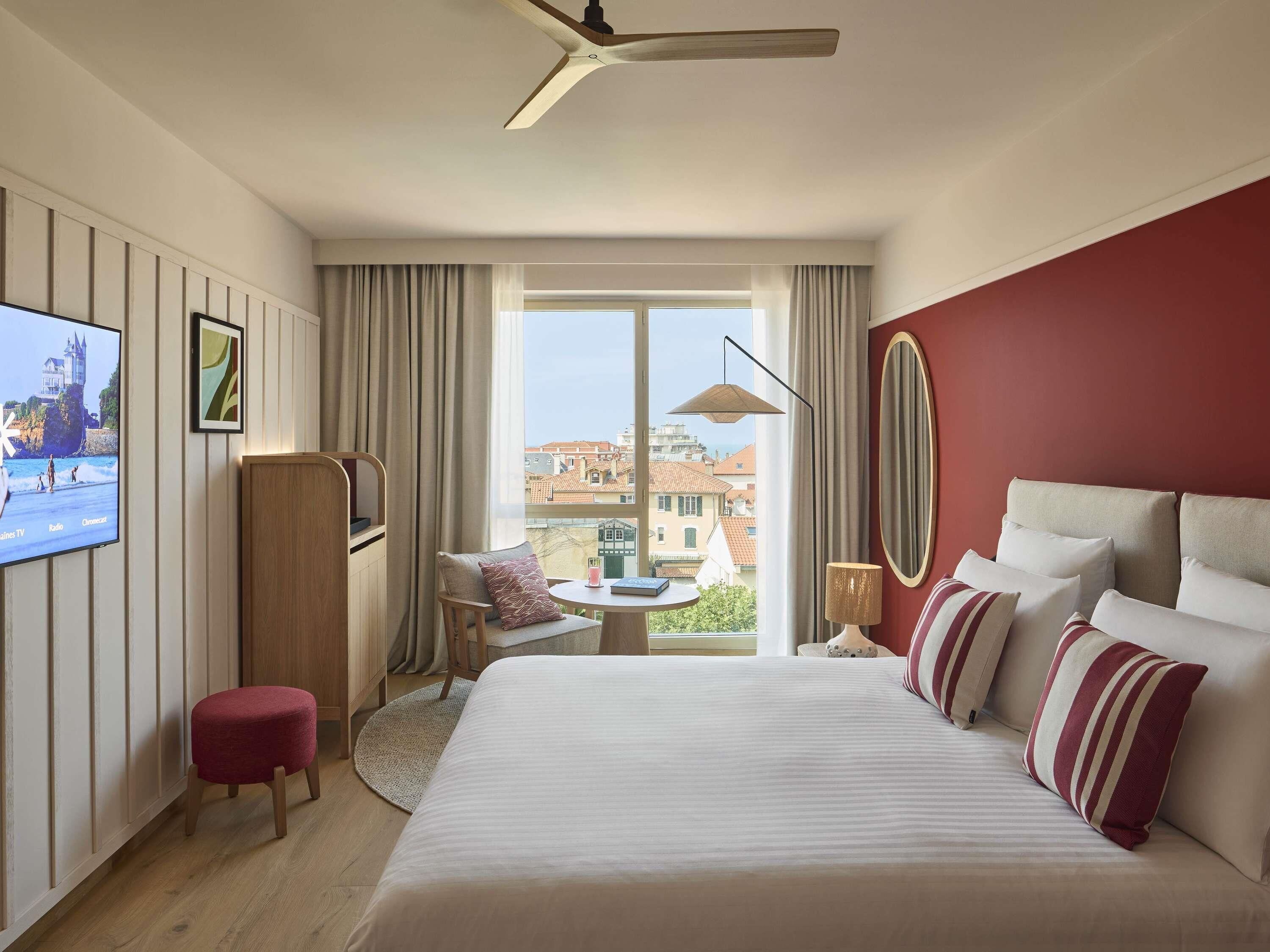 Premium bedding, down duvets, minibar, in-room safe