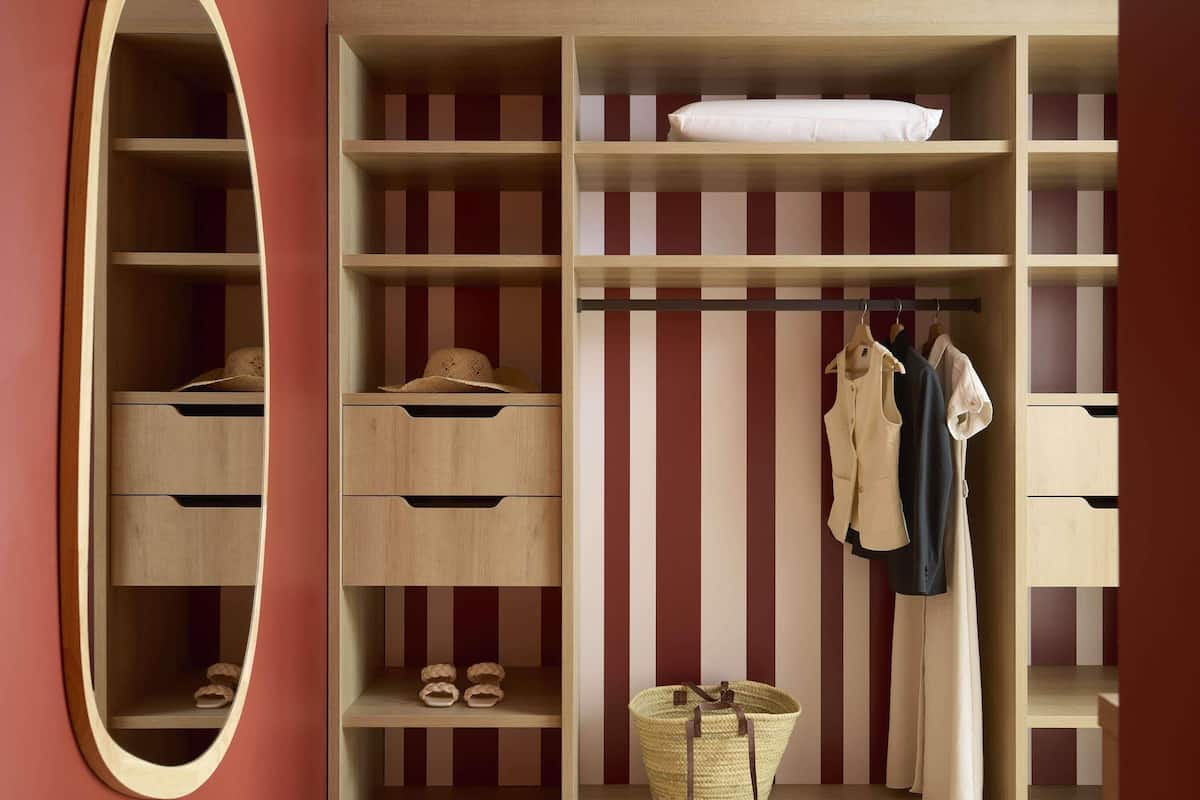 Premium bedding, down comforters, minibar, in-room safe