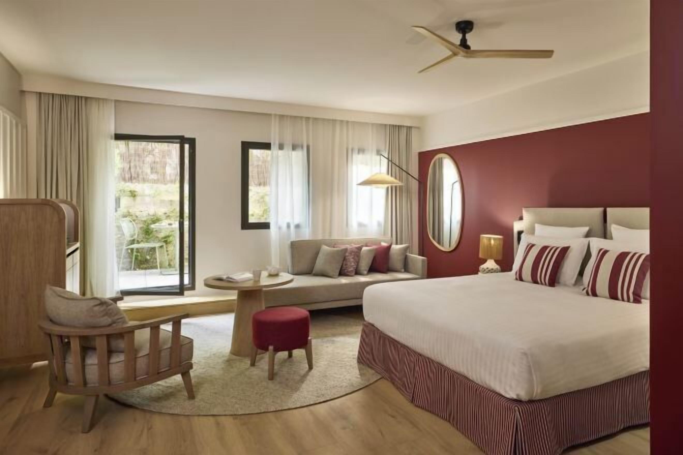 Premium bedding, down comforters, minibar, in-room safe