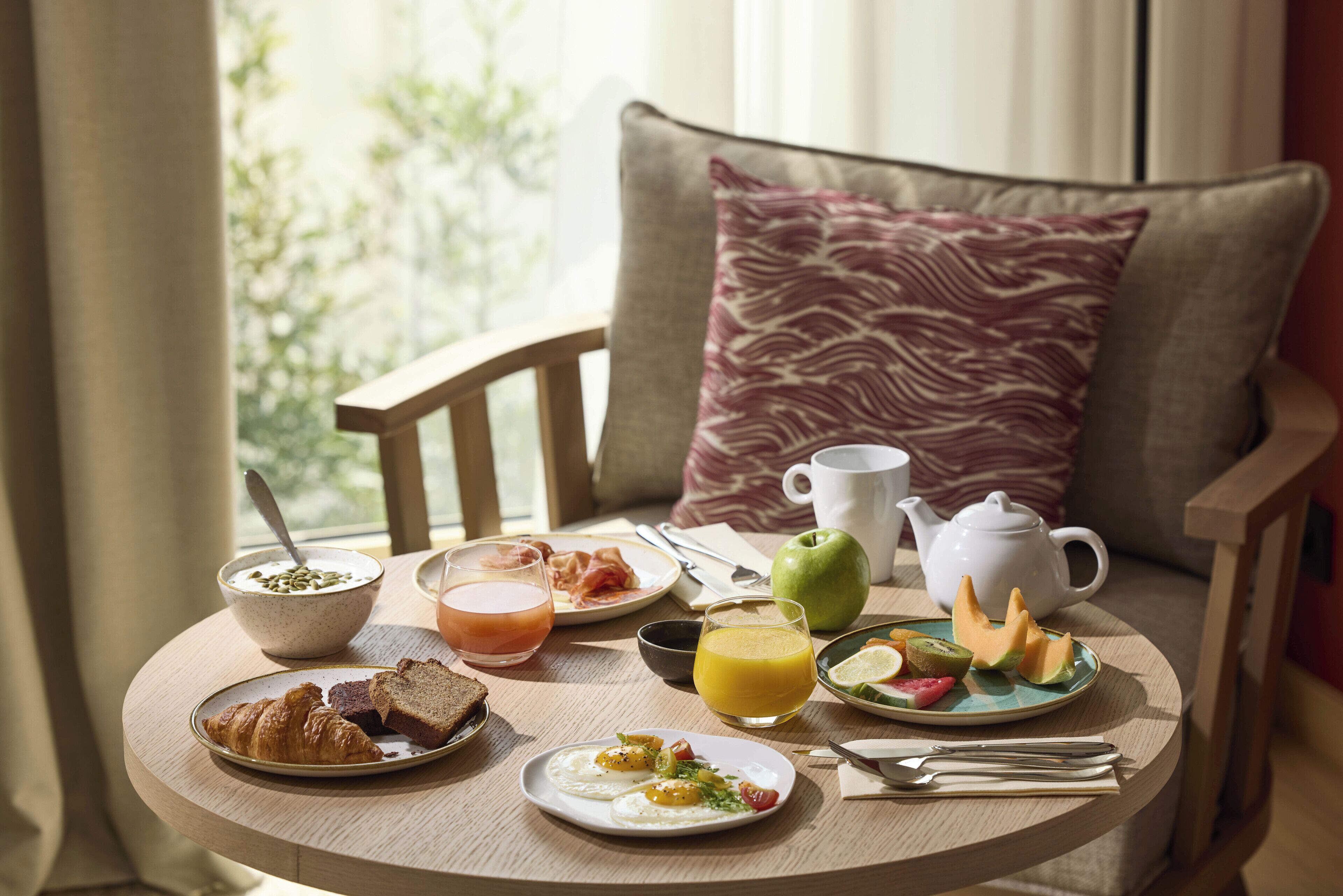 daily buffet breakfast (eur 25 per person)