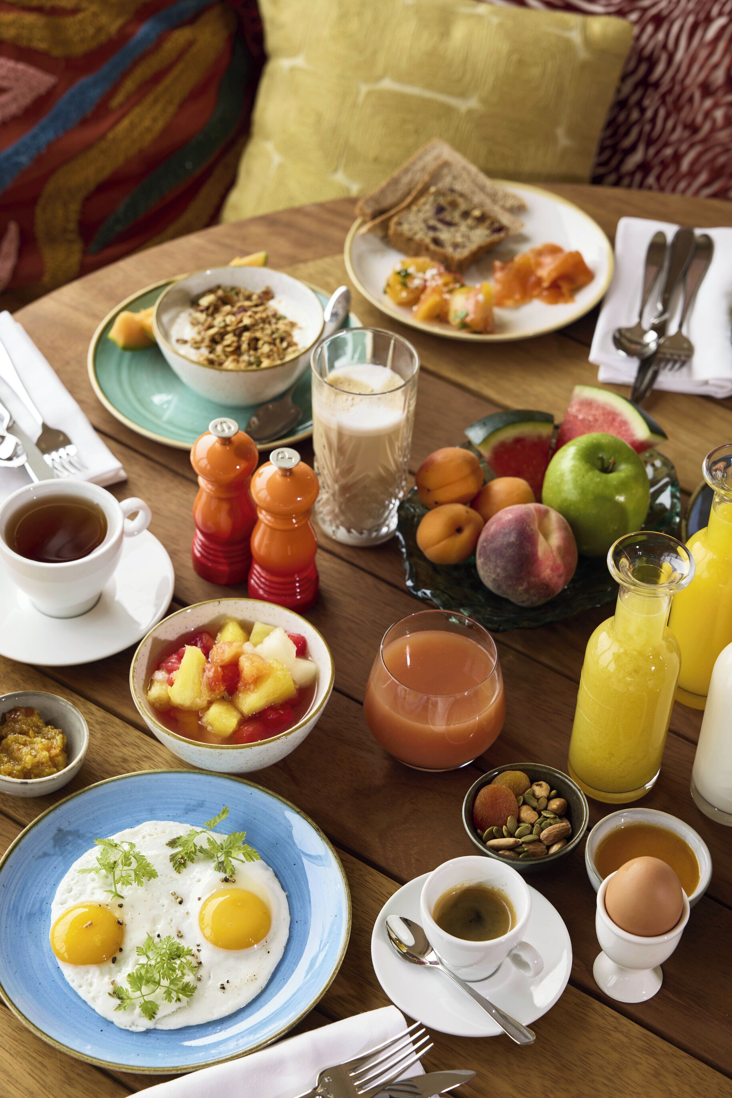 daily buffet breakfast (eur 25 per person)