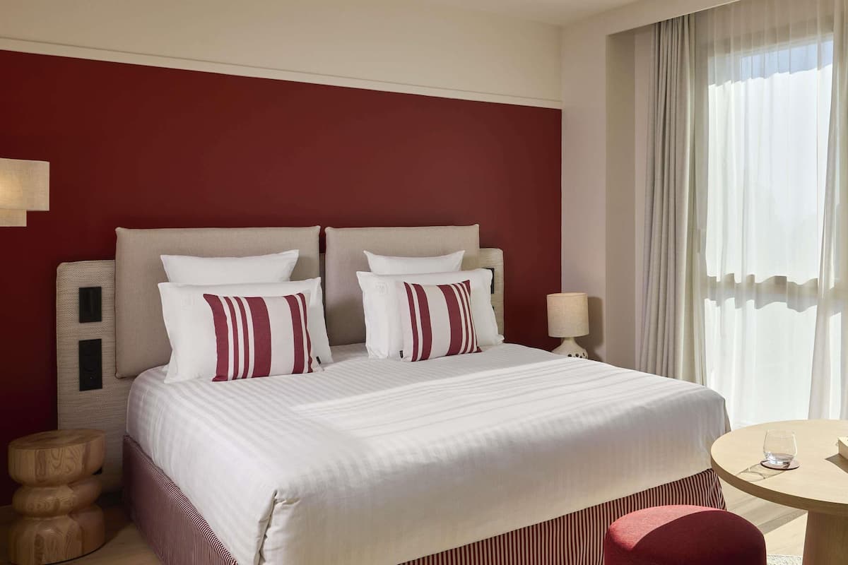 Suite junior, 1 cama matrimonial y sofá cama (2 People) | Ropa de cama de alta calidad, edredón y minibar