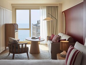 Junior-Suite, 1 Doppelbett und Schlafsofa, Meerblick | Hochwertige Bettwaren, Daunenbettdecken, Minibar, Zimmersafe