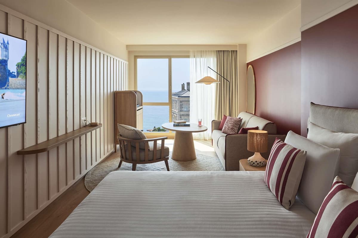 Junior Suite, 1 Double Bed with Sofa bed, Ocean View