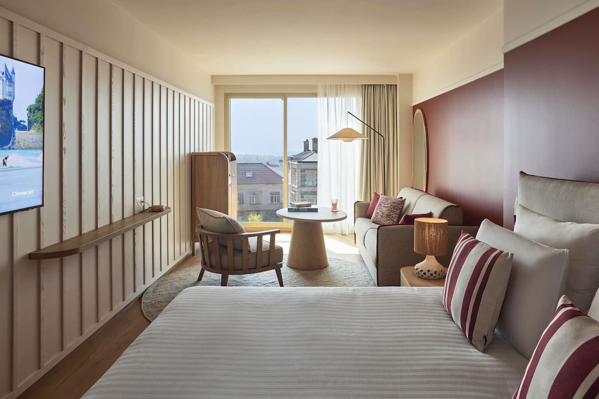 Ropa de cama de alta calidad, edredón y minibar