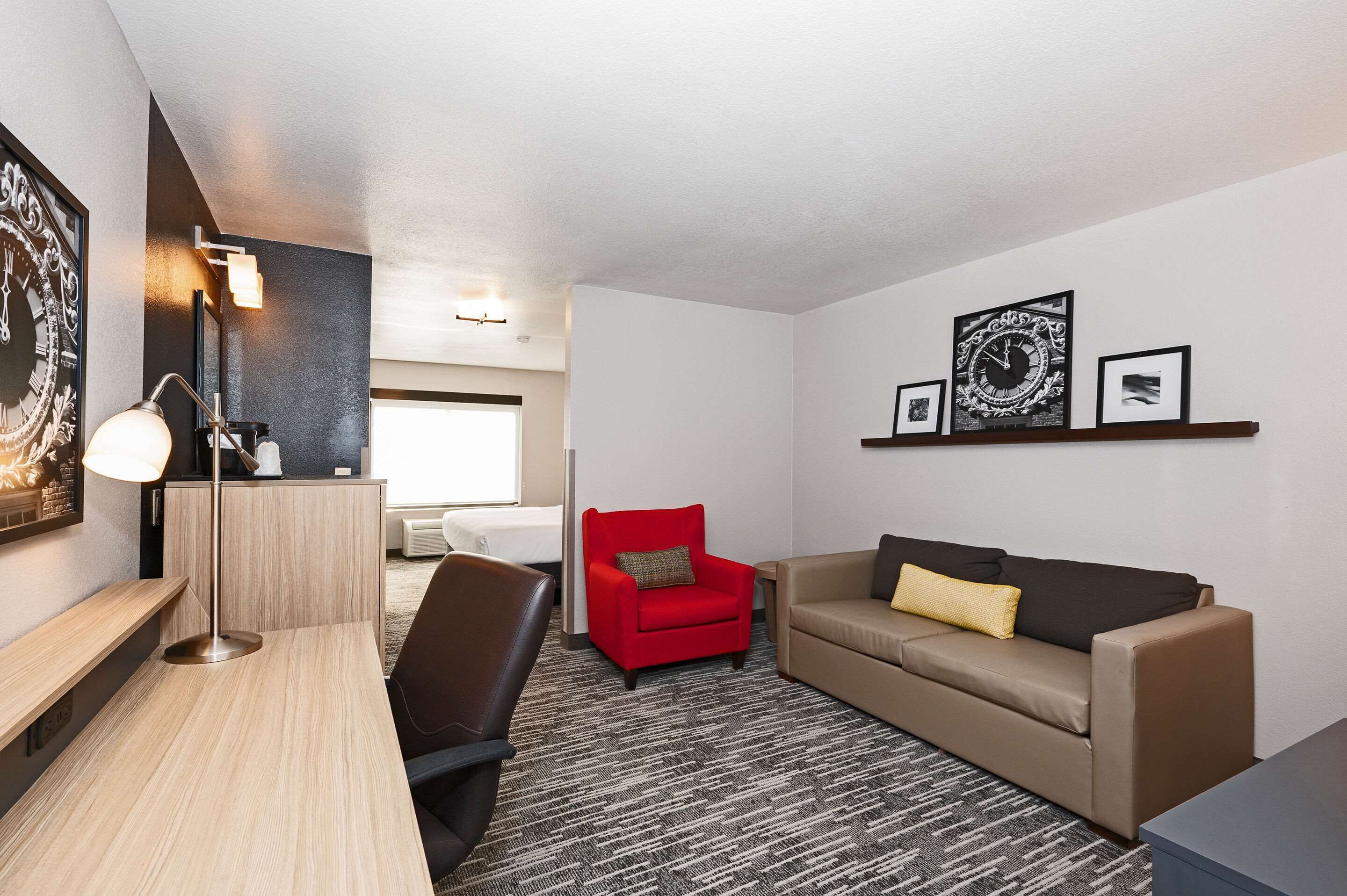 Suite, 1 Schlafzimmer, barrierefrei, Nichtraucher | Hochwertige Bettwaren, Schreibtisch, Verdunkelungsvorhänge