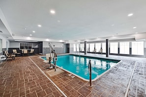 Indoor pool, sun loungers