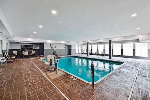 Country Inn & Suites by Radisson, Bloomington-Normal Airport, IL