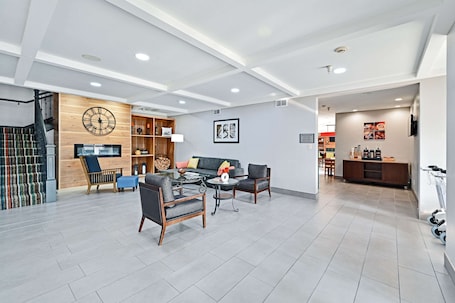 Lobby. Country Inn & Suites by Radisson, Bloomington-Normal Airport, IL