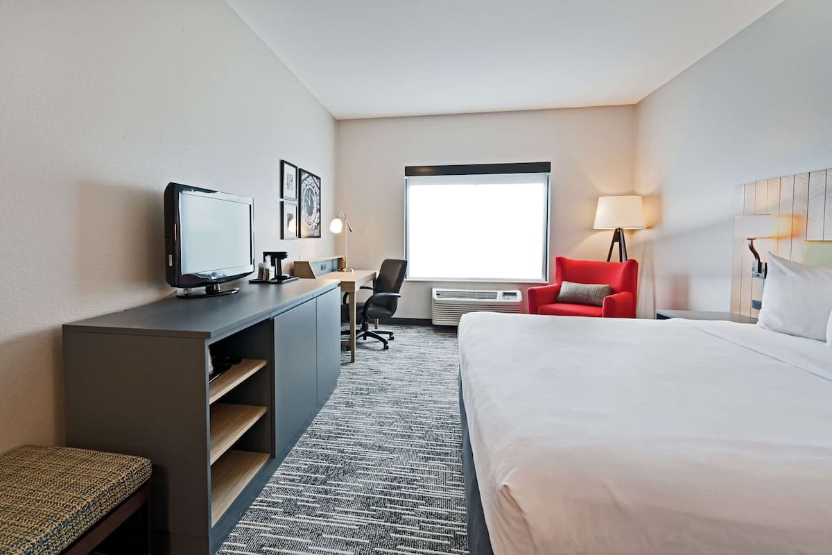 1 bedroom, premium bedding, desk, blackout curtains