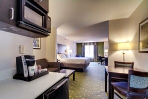 1 bedroom, premium bedding, in-room safe, desk