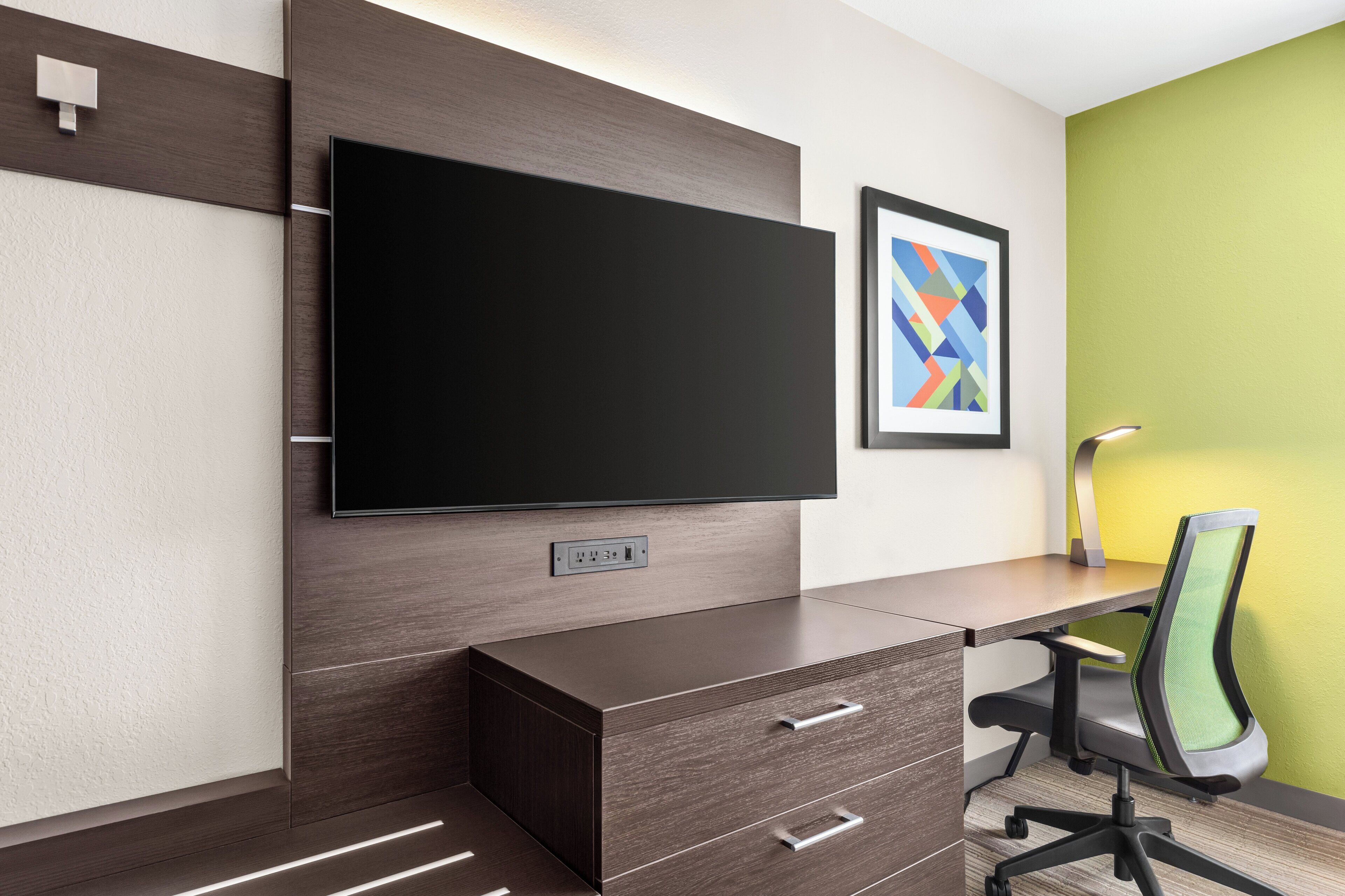 1 bedroom, premium bedding, in-room safe, desk