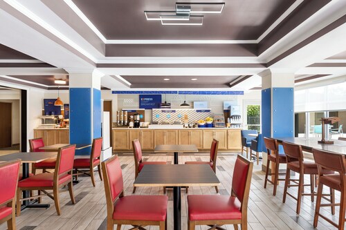 Holiday Inn Express & Suites Live Oak by IHG