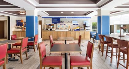 Holiday Inn Express & Suites Live Oak by IHG