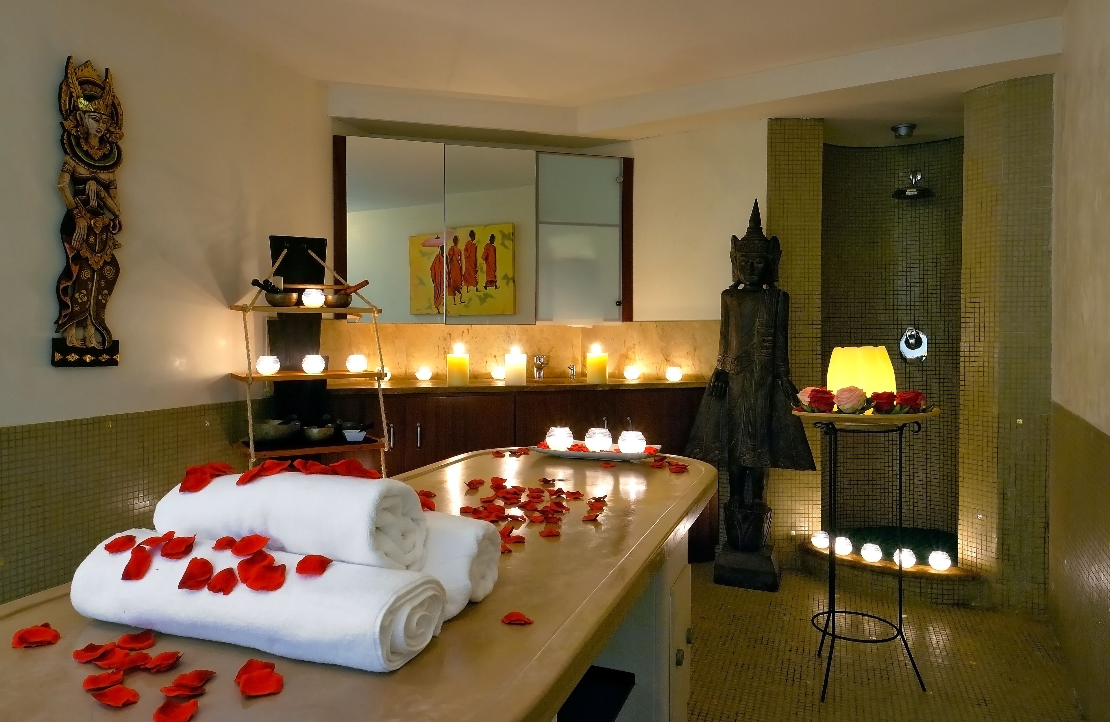 hot tub, body treatments, hydrotherapy, aromatherapy, body wraps