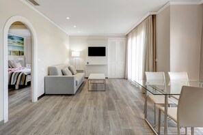 Minibar, in-room safe, free WiFi, bed sheets - Oliva Nova Beach & Golf Hotel (Oliva)
