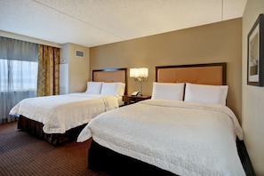 Two Queen Beds, Non Smoking | Literie de qualité, coffre-fort, bureau
