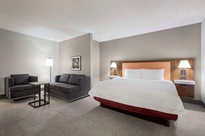 Habitació Deluxe, 1 llit de matrimoni gran i sofà llit, no fumadors | Sala d'estar | Consola de videojocs i pel·lícules de pagament 