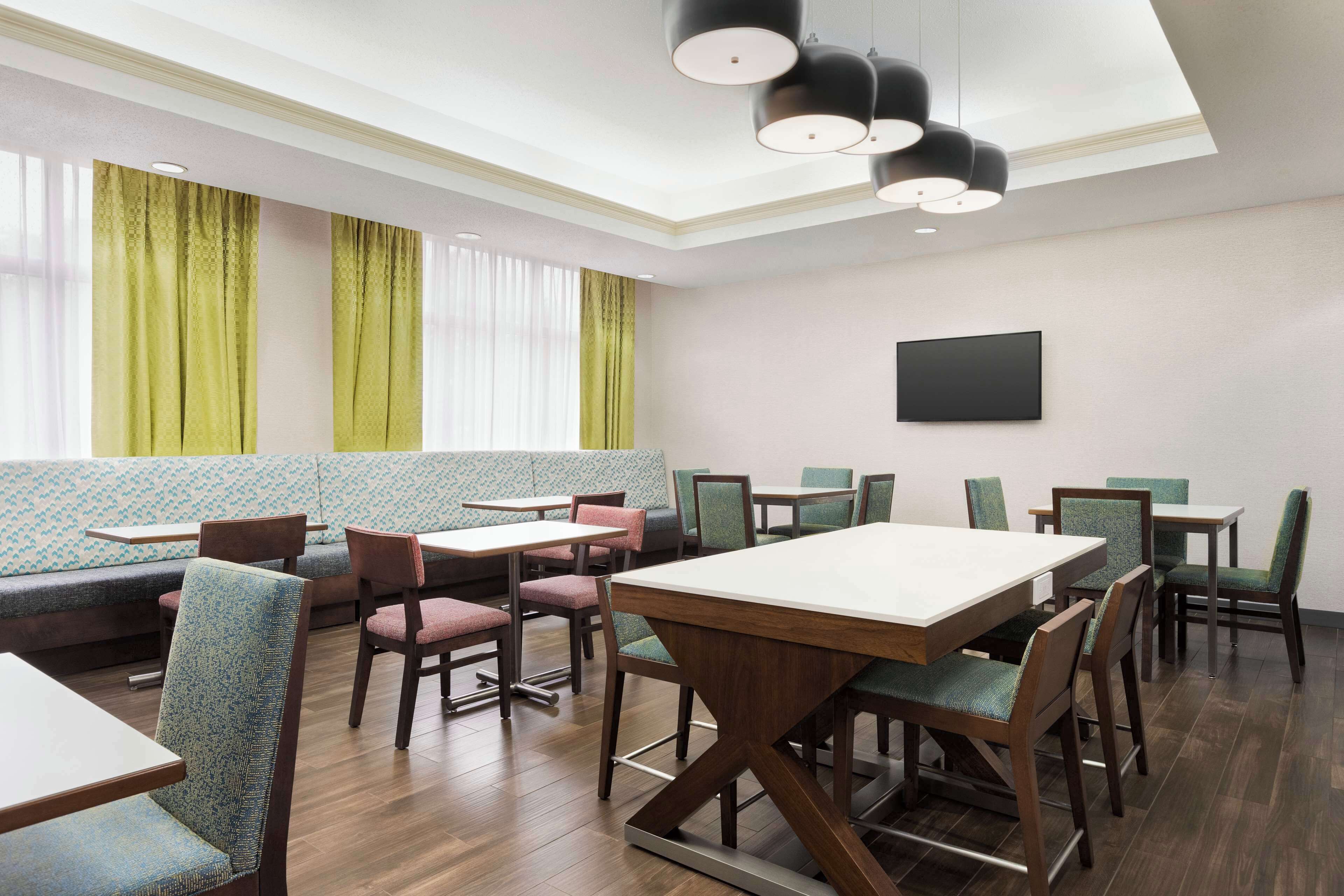 free buffet breakfast