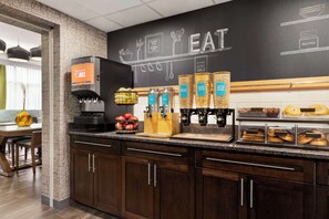 Free buffet breakfast - Hampton Inn Quakertown (Quakertown)