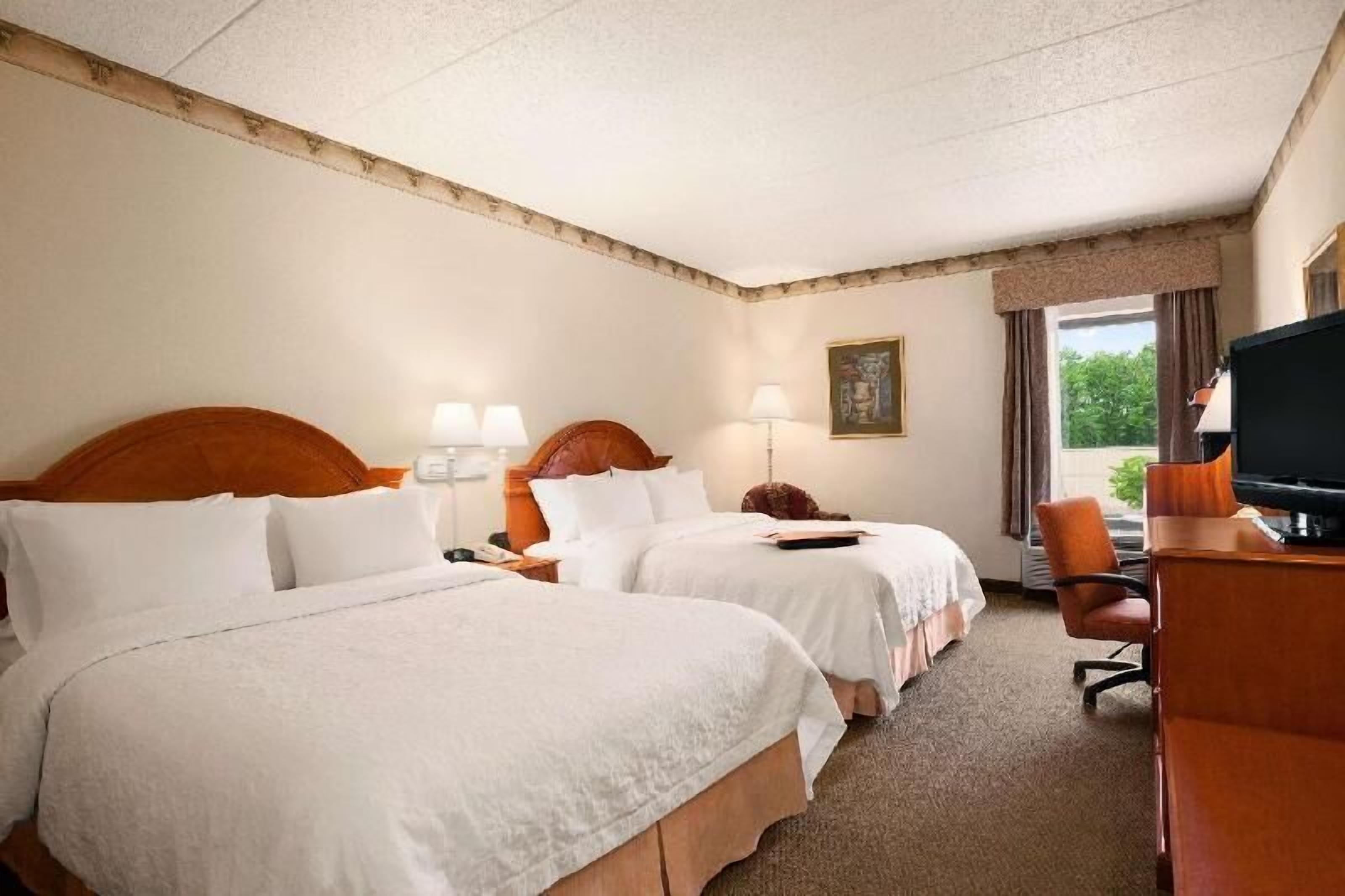 Premium bedding, in-room safe, desk, blackout curtains