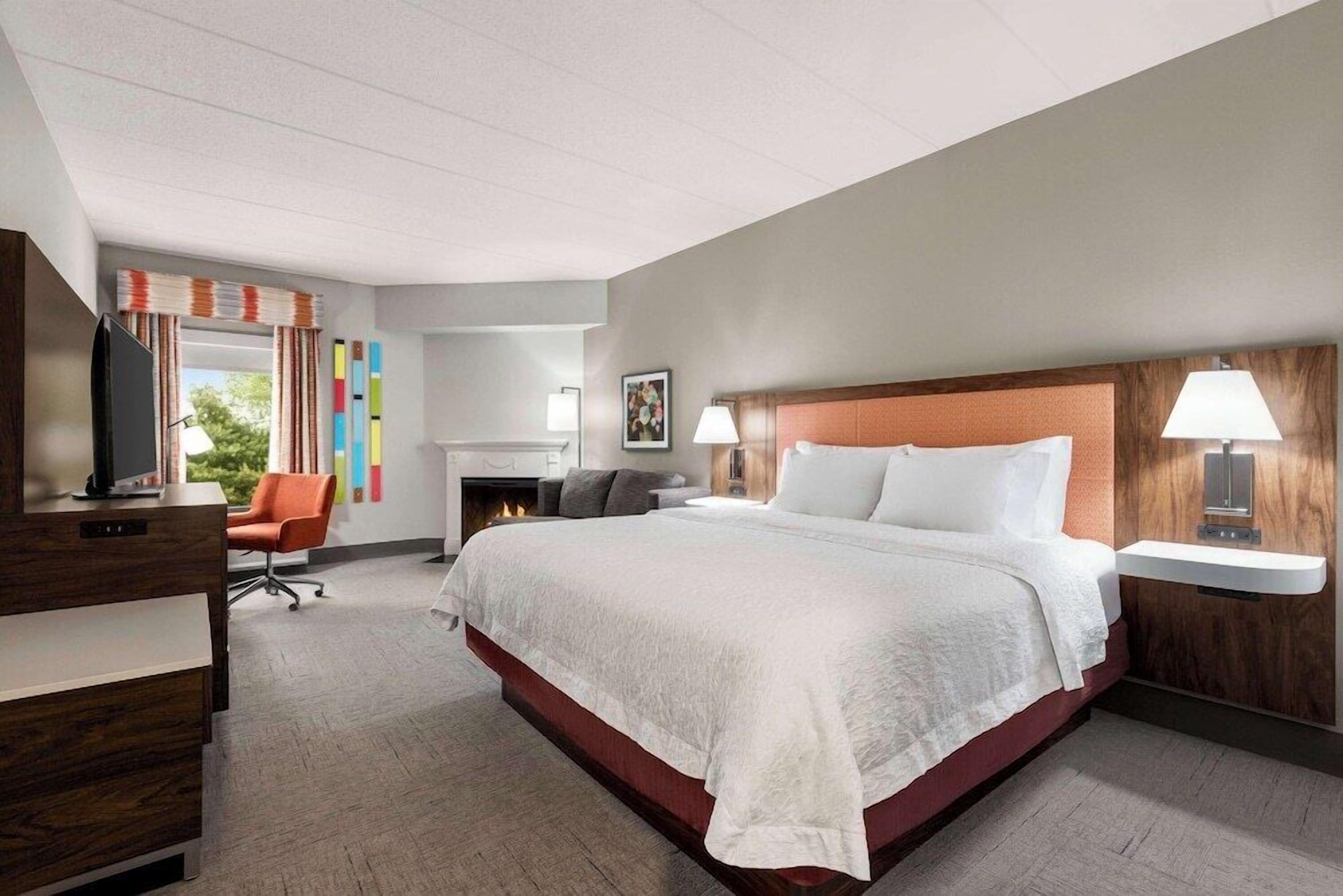 Premium bedding, in-room safe, desk, blackout curtains