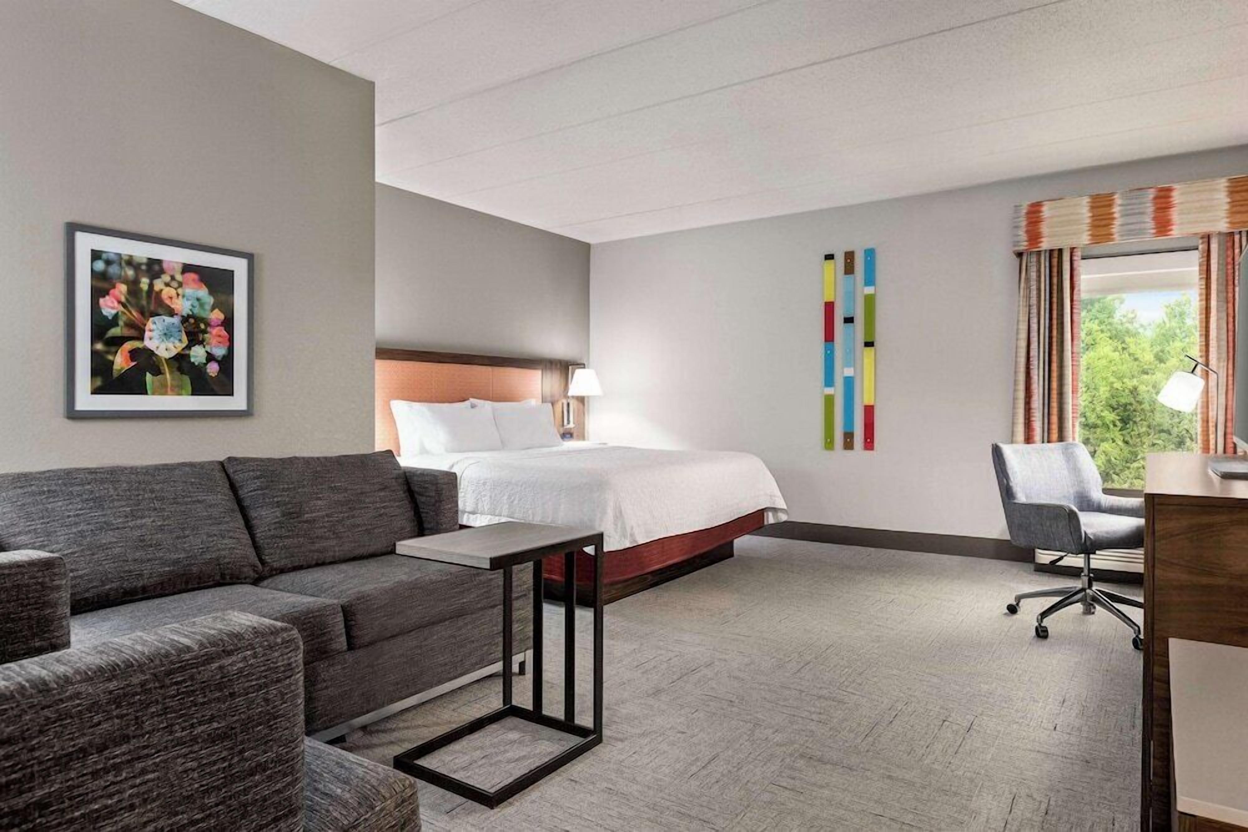 Premium bedding, in-room safe, desk, blackout curtains