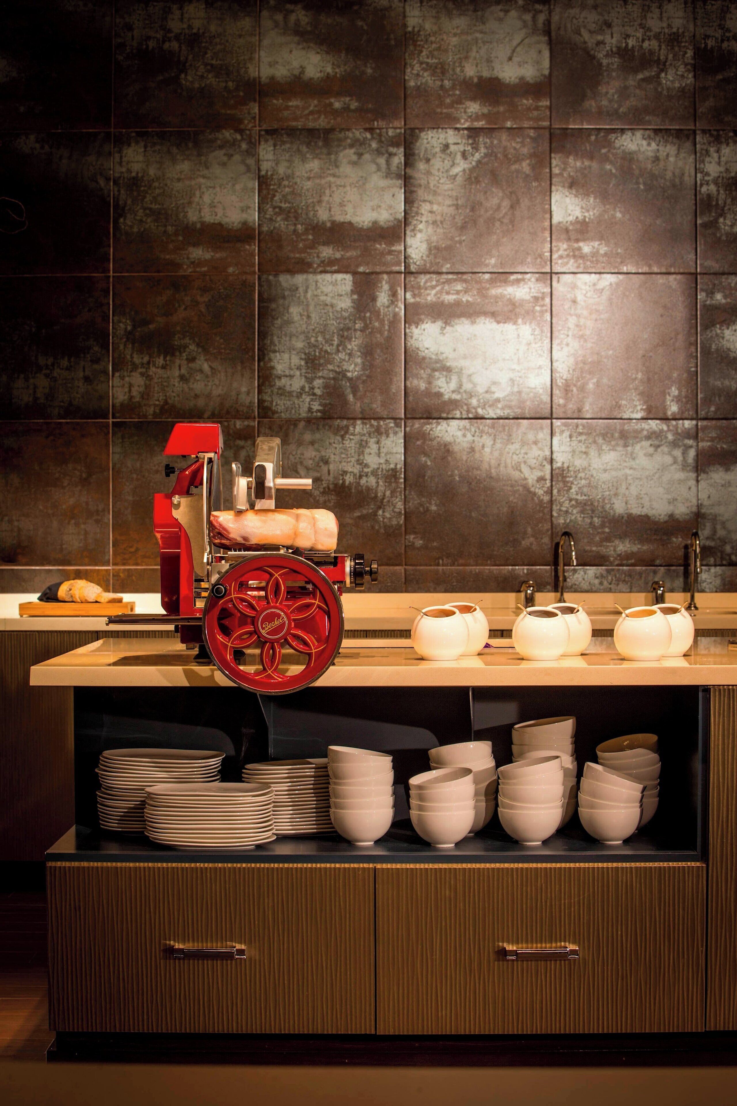 fridge, microwave, coffee/tea maker