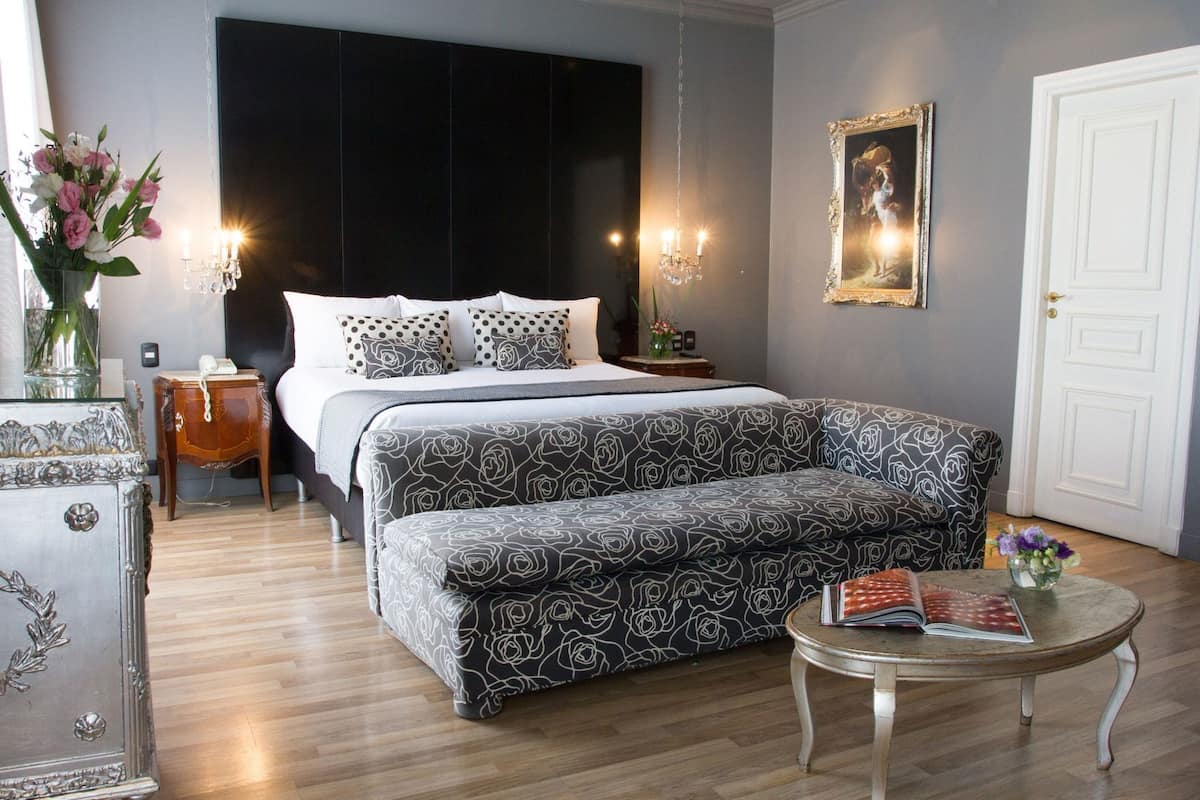 Couette en duvet d'oie, surmatelas, coffres-forts dans les chambres