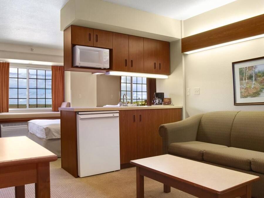 Studio suite, 1 queensize bed, niet-roken, koelkast & magnetron | Donsdekens, een bureau, verduisterende gordijnen