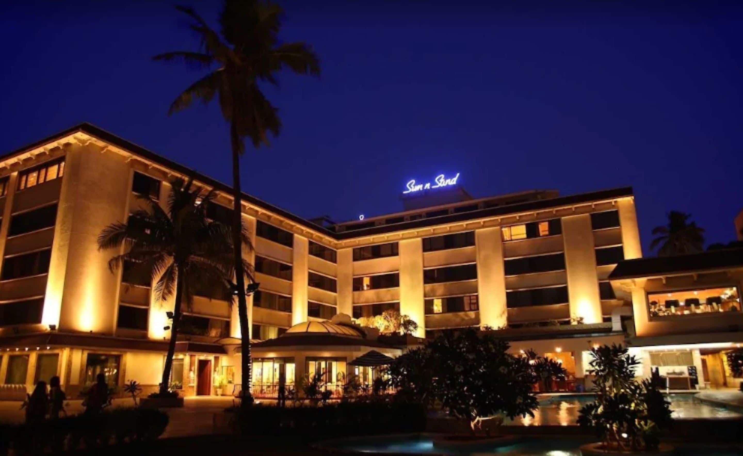 住宿正面 (夜晚)