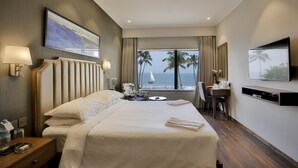Grande Room | Sengetøy av topp kvalitet, minibar, safe på rommet og skrivebord