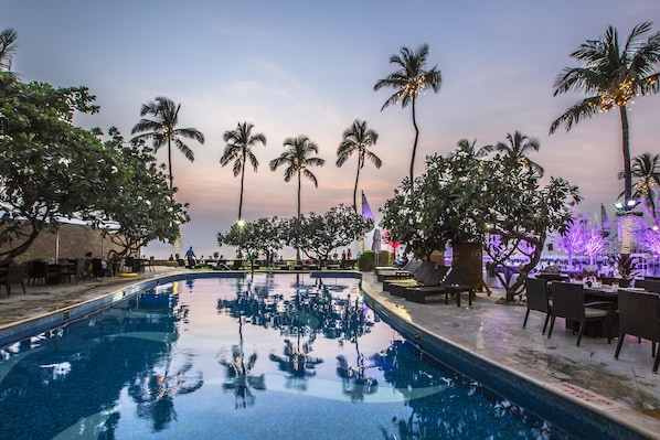 Outdoor pool, sun loungers