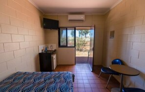 Blackout curtains, bed sheets - Discovery Resorts - Kings Canyon (Petermann)
