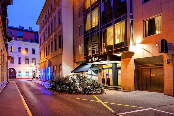 Fasade – kveld/natt