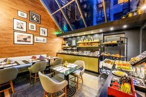 Breakfast buffet - Ambra Hotel (Budapest)