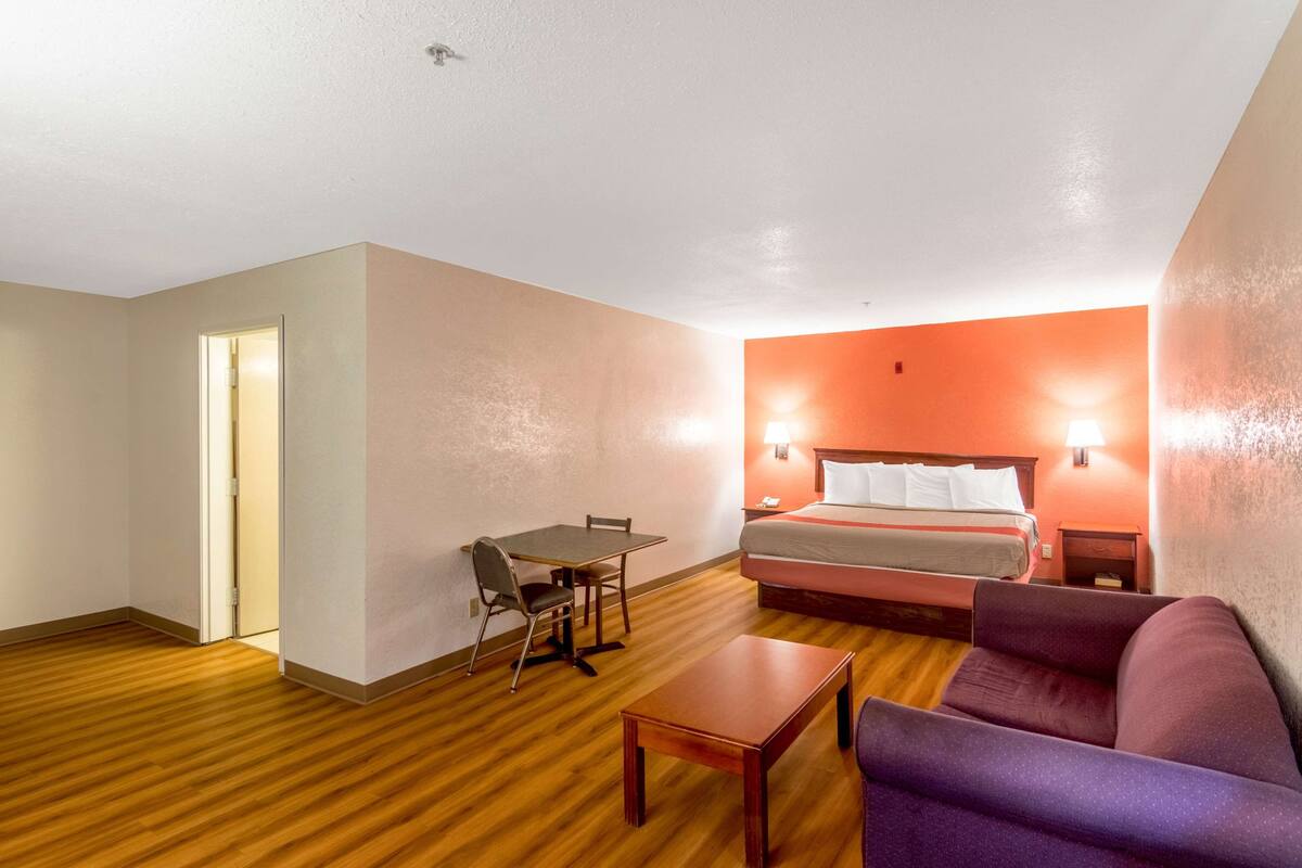Free WiFi, bed sheets