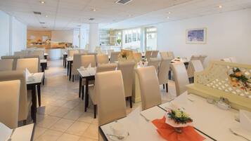 Morgenmadsbuffet hver dag (15 EUR pr. person)