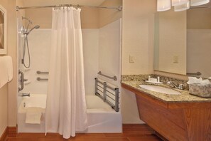 Combined shower/bathtub, free toiletries, hair dryer, towels - TownePlace Suites by Marriott Fort Lauderdale Weston (Weston)