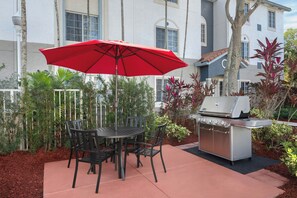 BBQ/picnic Area - TownePlace Suites by Marriott Fort Lauderdale Weston (Weston)