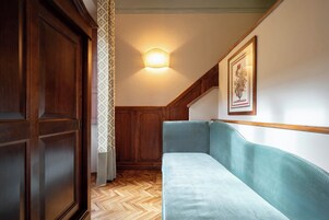 Klassieke vierpersoonskamer | Hypoallergeen beddengoed, een minibar, een kluis op de kamer